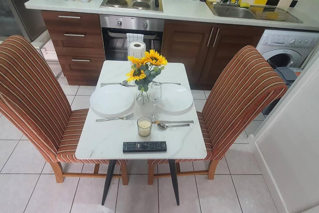 Lister Park Bradford Stylish 1Bed Coach House - Quiet & Tranquil Cottage & Parking Esterno foto