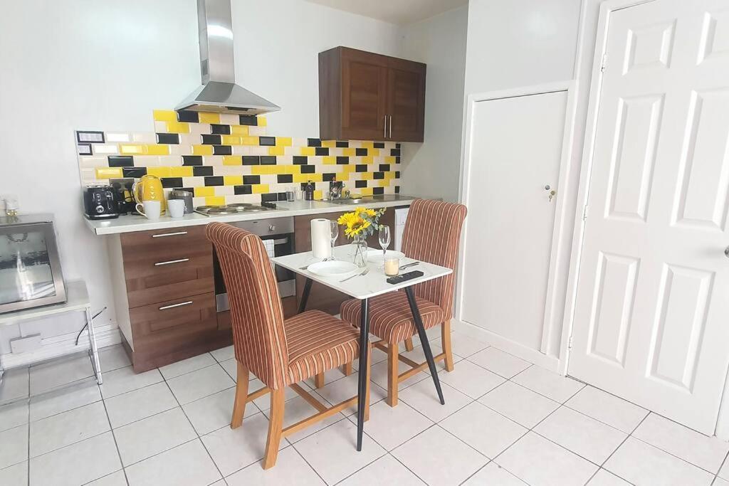 Lister Park Bradford Stylish 1Bed Coach House - Quiet & Tranquil Cottage & Parking Esterno foto
