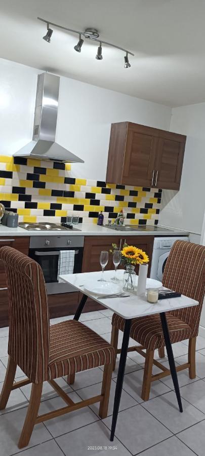 Lister Park Bradford Stylish 1Bed Coach House - Quiet & Tranquil Cottage & Parking Esterno foto