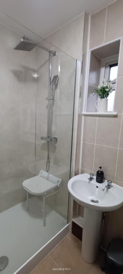 Lister Park Bradford Stylish 1Bed Coach House - Quiet & Tranquil Cottage & Parking Esterno foto
